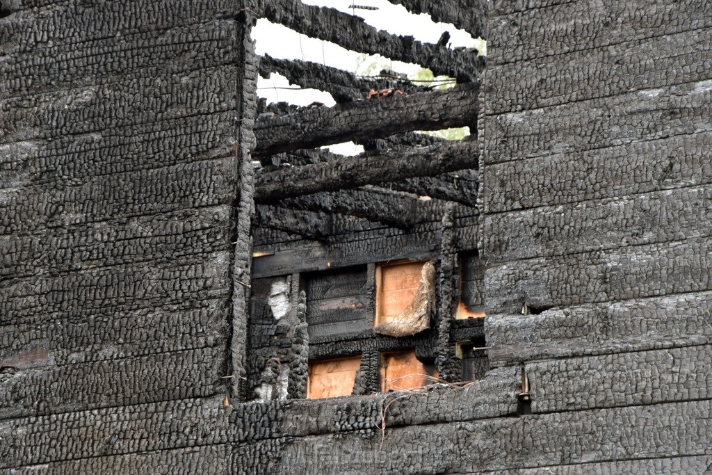 Schwerer Brand in Einfamilien Haus Roesrath Rambruecken P115.JPG - Miklos Laubert